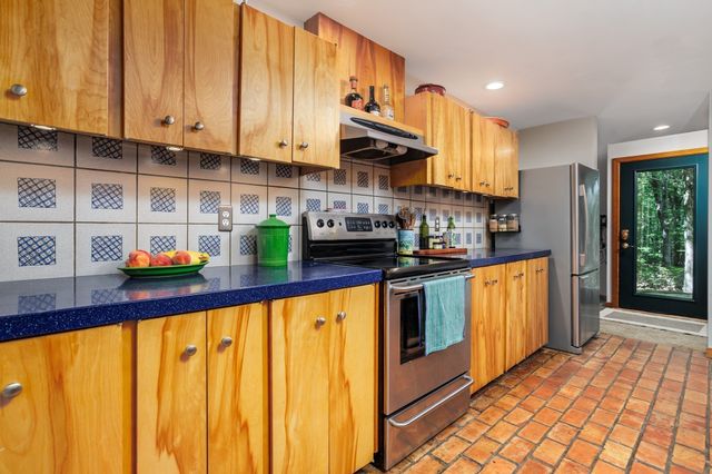 23-25 Hog Hill Rd, Pepperell, MA 01463