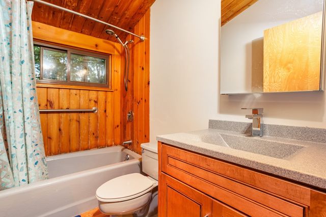 23-25 Hog Hill Rd, Pepperell, MA 01463