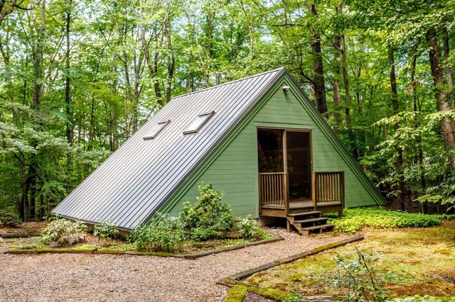 23-25 Hog Hill Rd, Pepperell, MA 01463