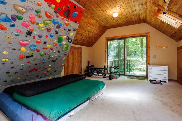 23-25 Hog Hill Rd, Pepperell, MA 01463