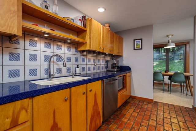 23-25 Hog Hill Rd, Pepperell, MA 01463