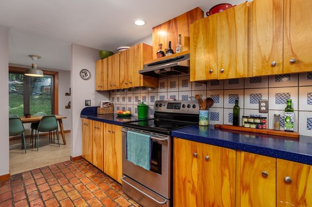 23-25 Hog Hill Rd, Pepperell, MA 01463