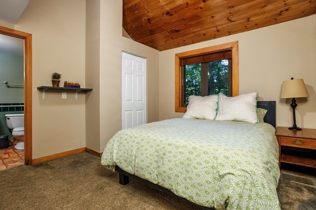 23-25 Hog Hill Rd, Pepperell, MA 01463