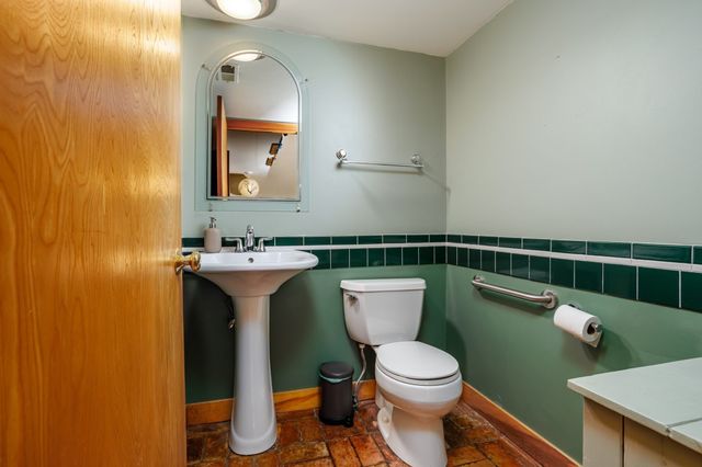 23-25 Hog Hill Rd, Pepperell, MA 01463