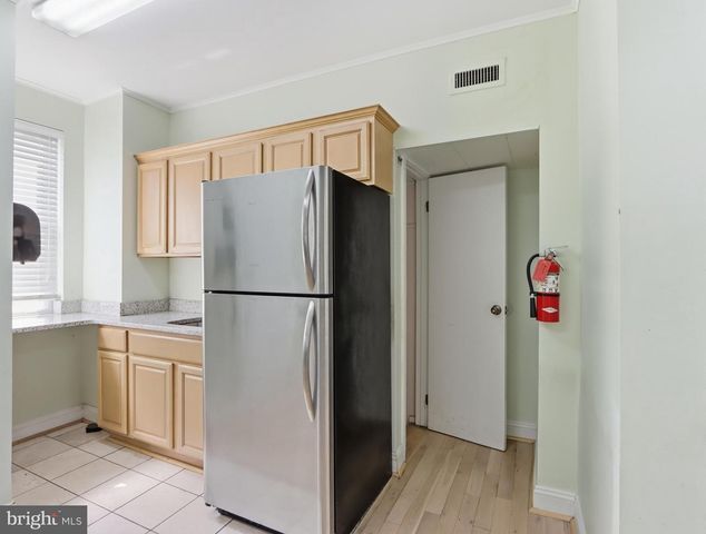 4405 LEEDS AVE, Baltimore, MD 21229