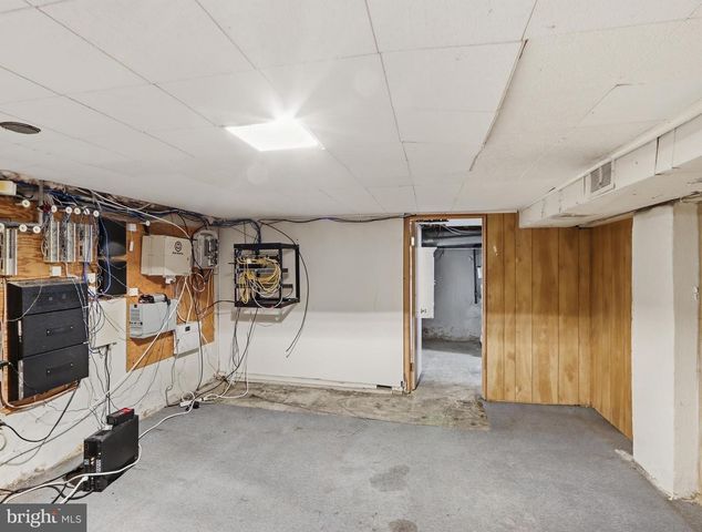 4405 LEEDS AVE, Baltimore, MD 21229