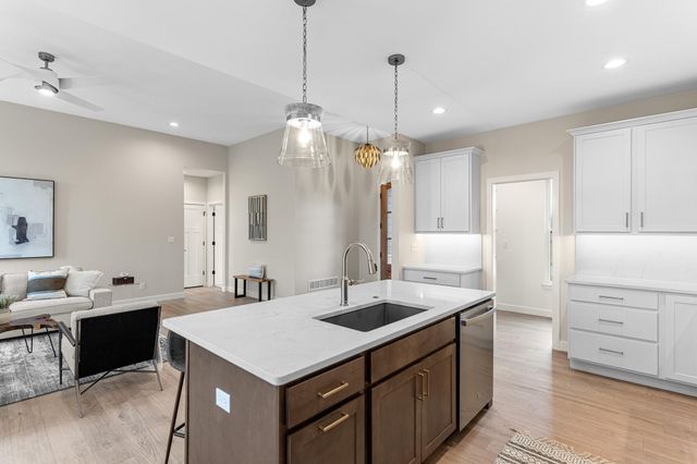 2908 GENESIS DR, Columbia, MO 65201