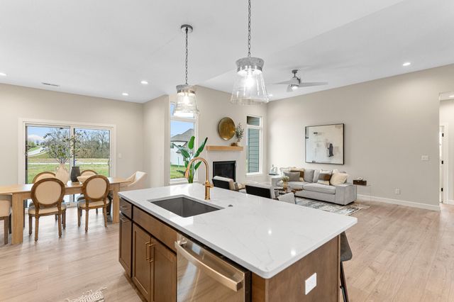 2908 GENESIS DR, Columbia, MO 65201