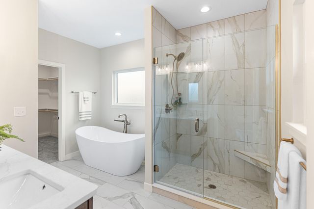 2908 GENESIS DR, Columbia, MO 65201