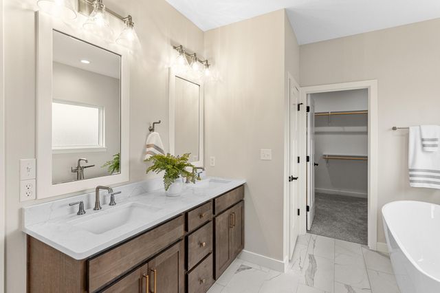 2908 GENESIS DR, Columbia, MO 65201