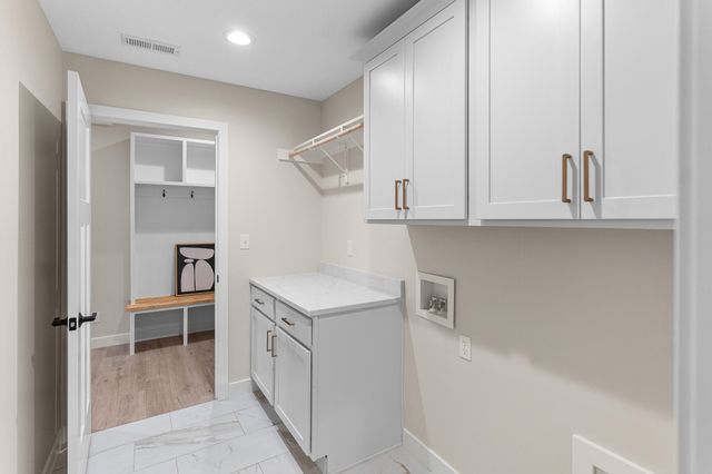 2908 GENESIS DR, Columbia, MO 65201