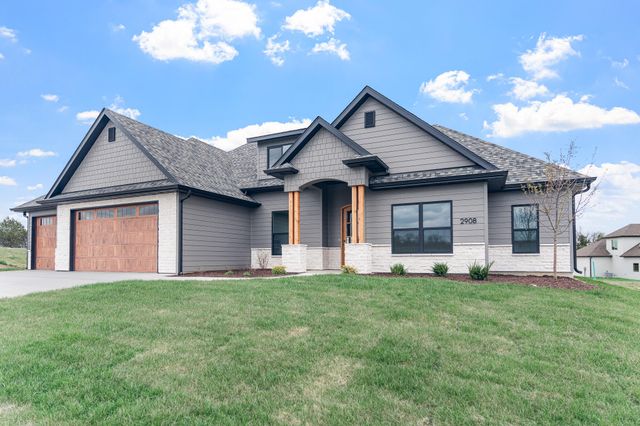 2908 GENESIS DR, Columbia, MO 65201