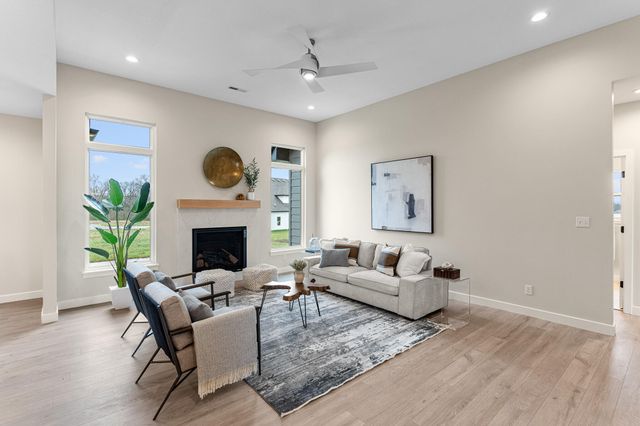 2908 GENESIS DR, Columbia, MO 65201