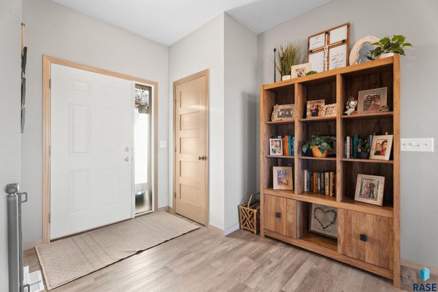 2309 S Sadie Ave Avenue, Sioux Falls, SD 57106