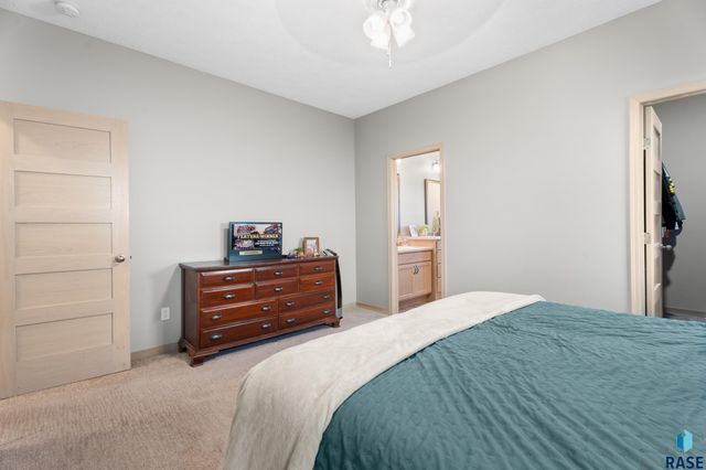 2309 S Sadie Ave Avenue, Sioux Falls, SD 57106