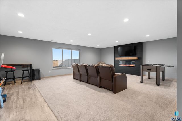 2309 S Sadie Ave Avenue, Sioux Falls, SD 57106