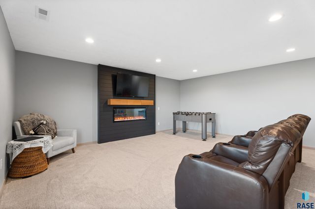 2309 S Sadie Ave Avenue, Sioux Falls, SD 57106