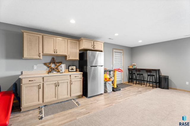 2309 S Sadie Ave Avenue, Sioux Falls, SD 57106