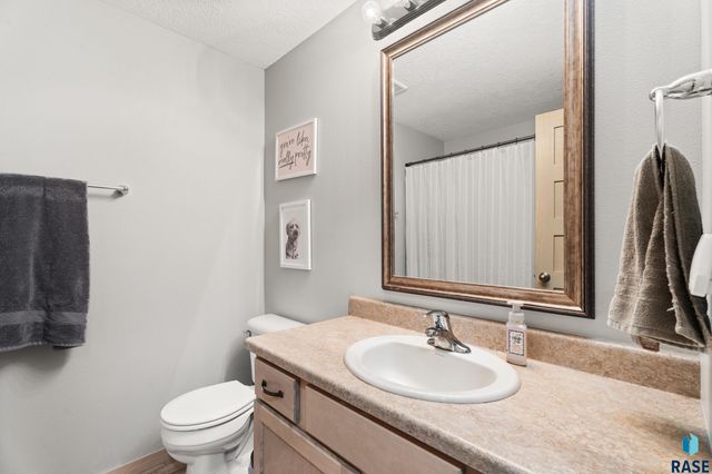 2309 S Sadie Ave Avenue, Sioux Falls, SD 57106