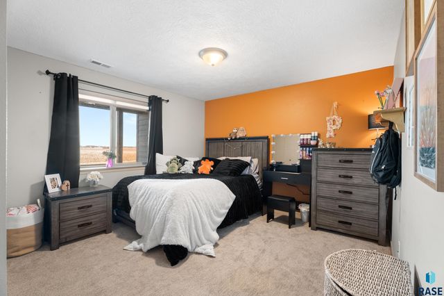 2309 S Sadie Ave Avenue, Sioux Falls, SD 57106