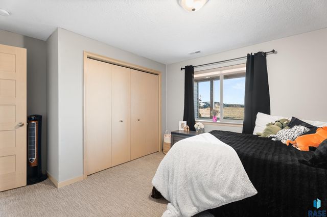 2309 S Sadie Ave Avenue, Sioux Falls, SD 57106