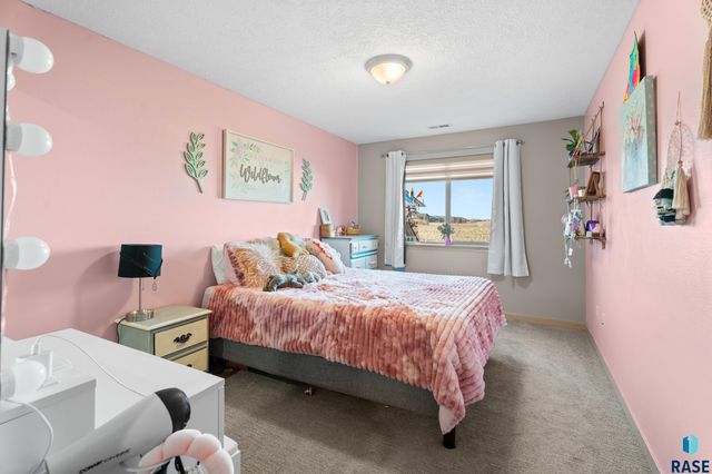 2309 S Sadie Ave Avenue, Sioux Falls, SD 57106