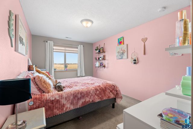 2309 S Sadie Ave Avenue, Sioux Falls, SD 57106