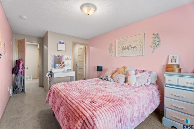 2309 S Sadie Ave Avenue, Sioux Falls, SD 57106