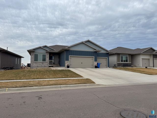 2309 S Sadie Ave Avenue, Sioux Falls, SD 57106