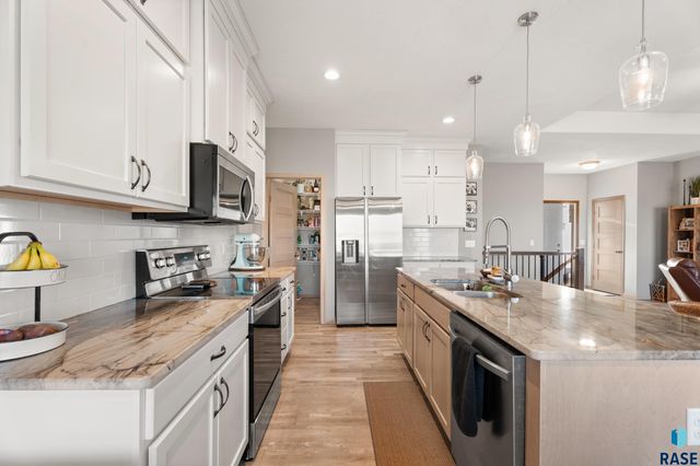 2309 S Sadie Ave Avenue, Sioux Falls, SD 57106