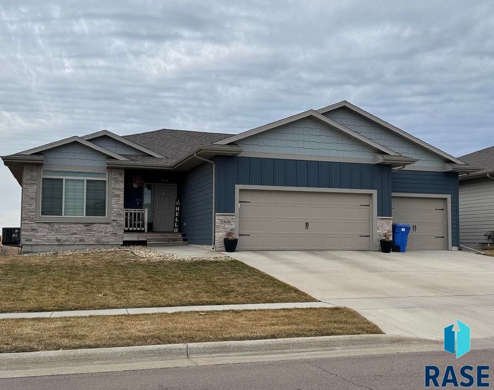 2309 S Sadie Ave Avenue, Sioux Falls, SD 57106