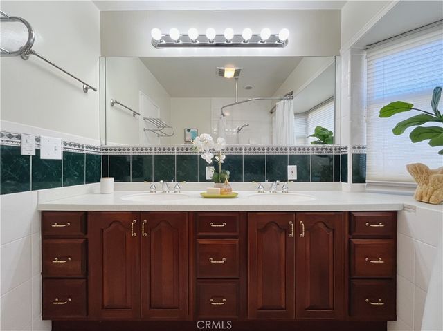 13208 Hansworth Ave, Hawthorne, CA 90250