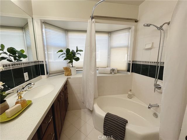 13208 Hansworth Ave, Hawthorne, CA 90250