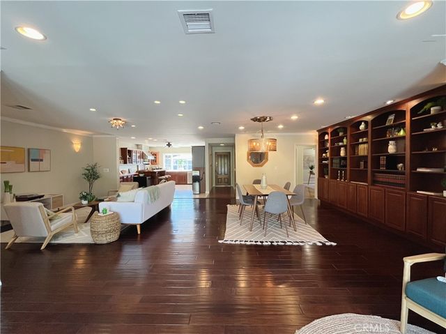 13208 Hansworth Ave, Hawthorne, CA 90250