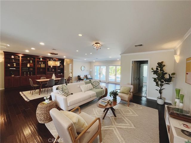 13208 Hansworth Ave, Hawthorne, CA 90250