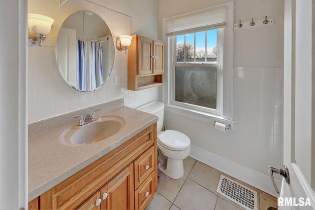 2601 W KENWOOD Avenue, West Peoria, IL 61604