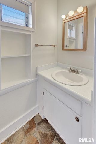 2601 W KENWOOD Avenue, West Peoria, IL 61604