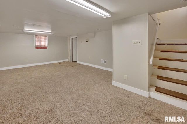 2601 W KENWOOD Avenue, West Peoria, IL 61604