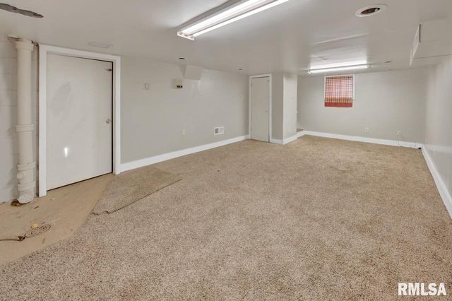 2601 W KENWOOD Avenue, West Peoria, IL 61604
