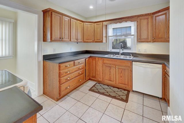2601 W KENWOOD Avenue, West Peoria, IL 61604