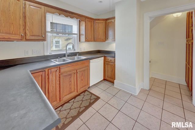 2601 W KENWOOD Avenue, West Peoria, IL 61604