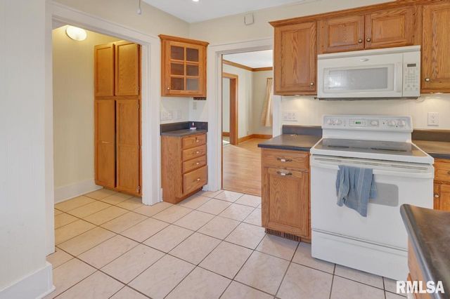 2601 W KENWOOD Avenue, West Peoria, IL 61604