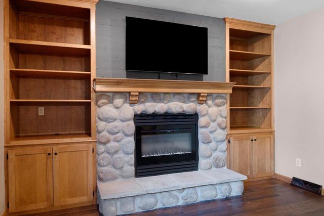 4072 HACKBERRY COURT, Green Bay, WI 54311
