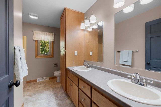 4072 HACKBERRY COURT, Green Bay, WI 54311