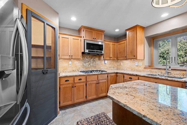 4072 HACKBERRY COURT, Green Bay, WI 54311