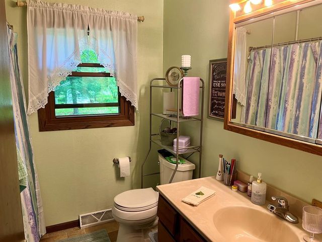 3464 Potter Road, Eau Claire, WI 54703