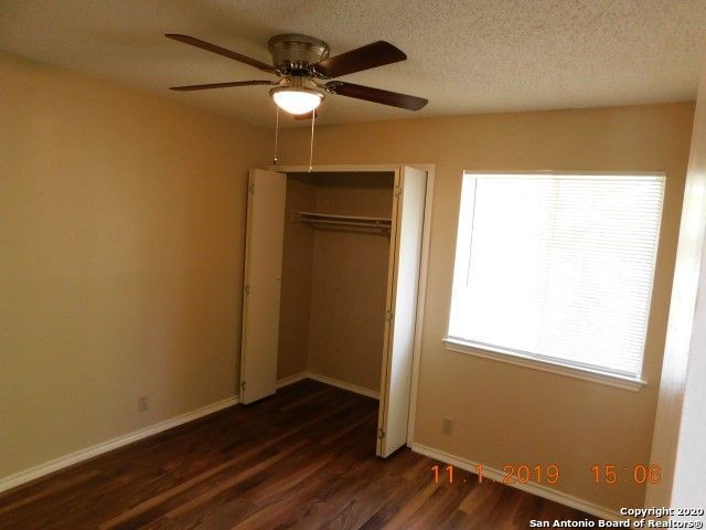 5212 Meadow Fld Apt 4, San Antonio, TX 78250