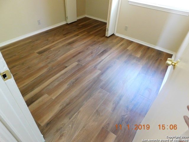 5212 Meadow Fld Apt 4, San Antonio, TX 78250