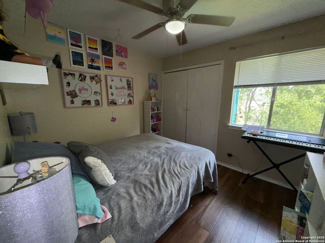 5212 Meadow Fld Apt 4, San Antonio, TX 78250