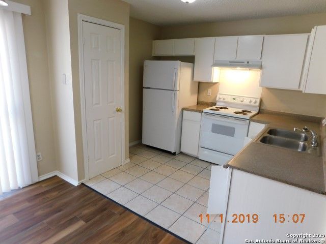 5212 Meadow Fld Apt 4, San Antonio, TX 78250